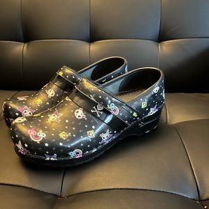 Women’s size 39 Sanita clogs